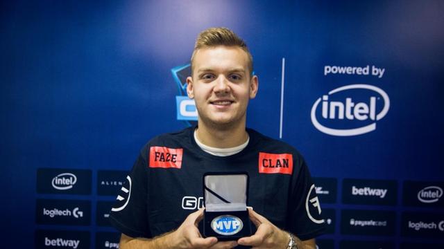 LPL春夏前4周英雄出场次数对比：春季赛86个，夏季赛88个